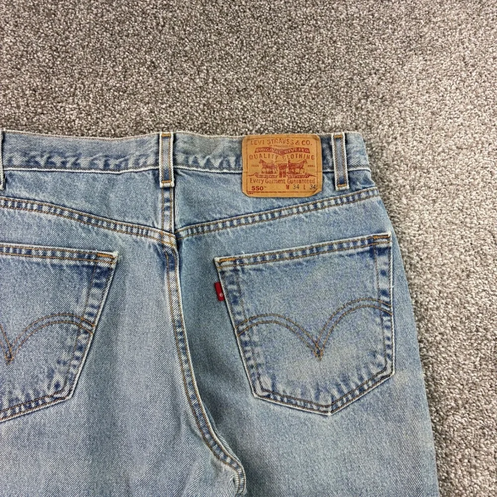 Vintage Levi's 550 Jeans Mens 34x34 Blue Denim Relaxed Light Wash Regular 90s